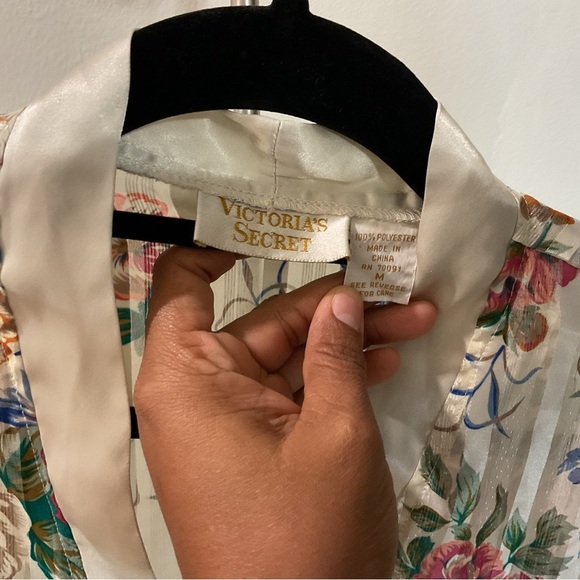 Victoria’s Secrets Vintage Gold Label Floral NigthTop Size M - Picture 10 of 10